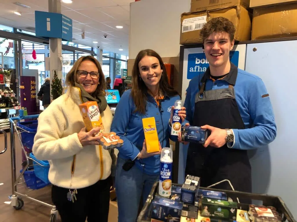 Bij Albert Heijn met gedoneerde boodschappen